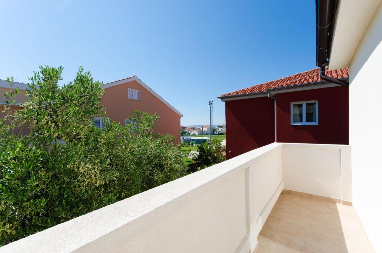 Apartments Toni Banjol Екстериор снимка