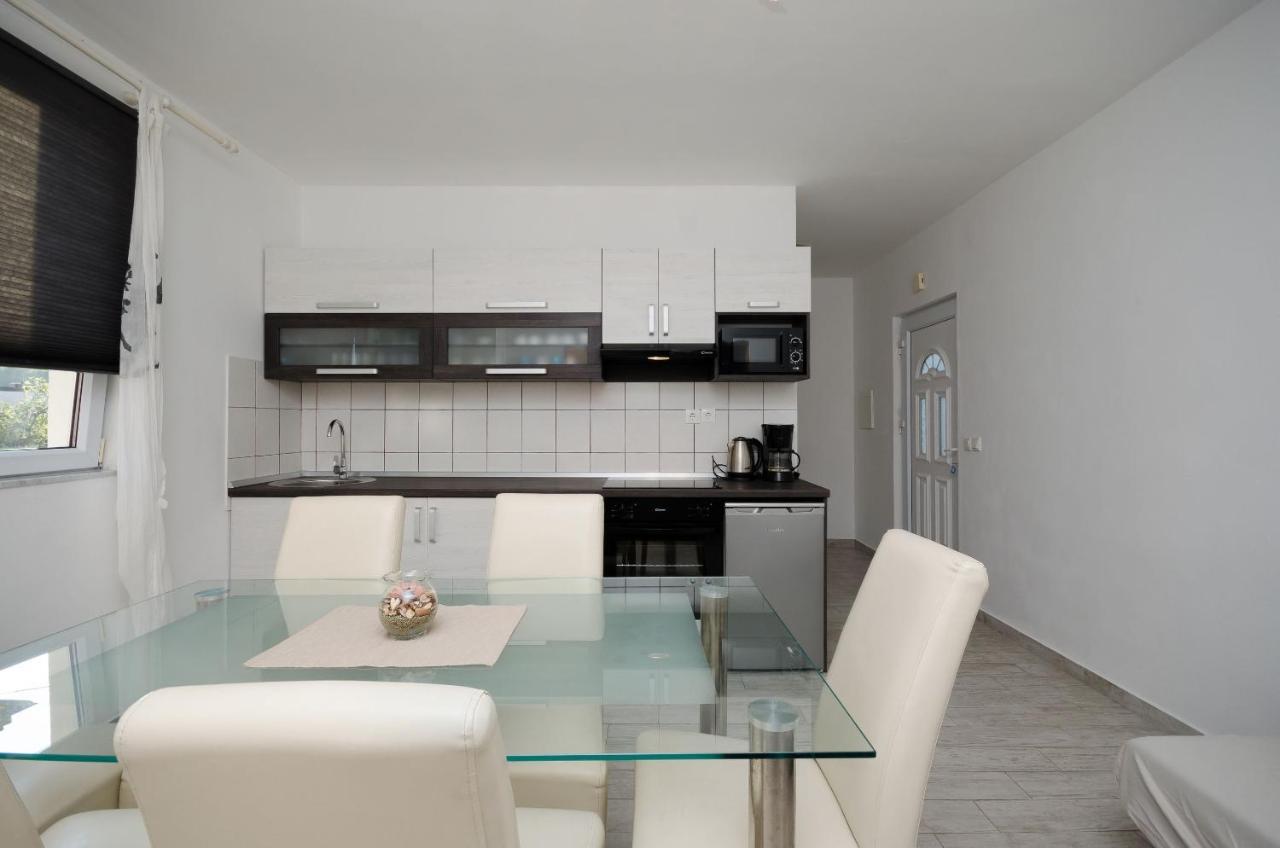 Apartments Toni Banjol Екстериор снимка