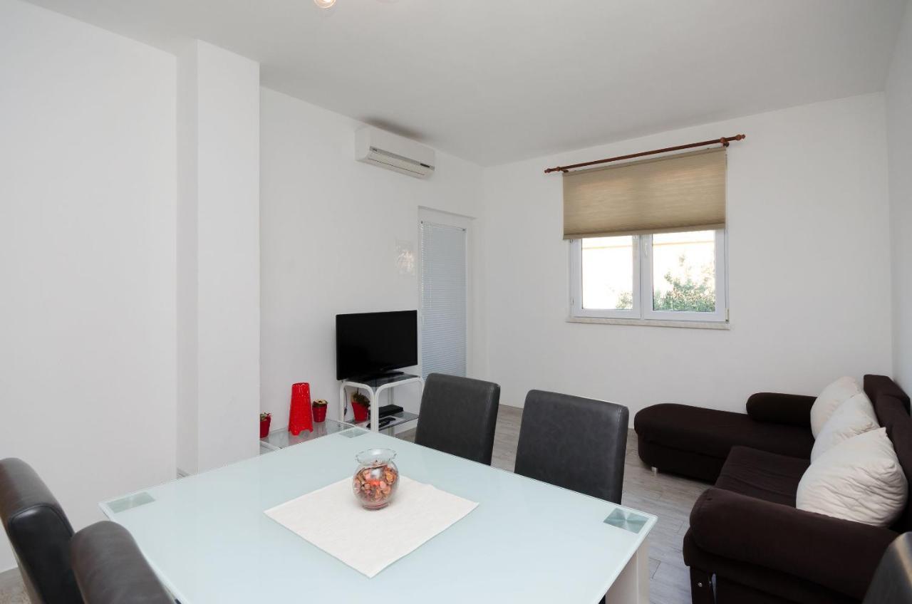 Apartments Toni Banjol Екстериор снимка