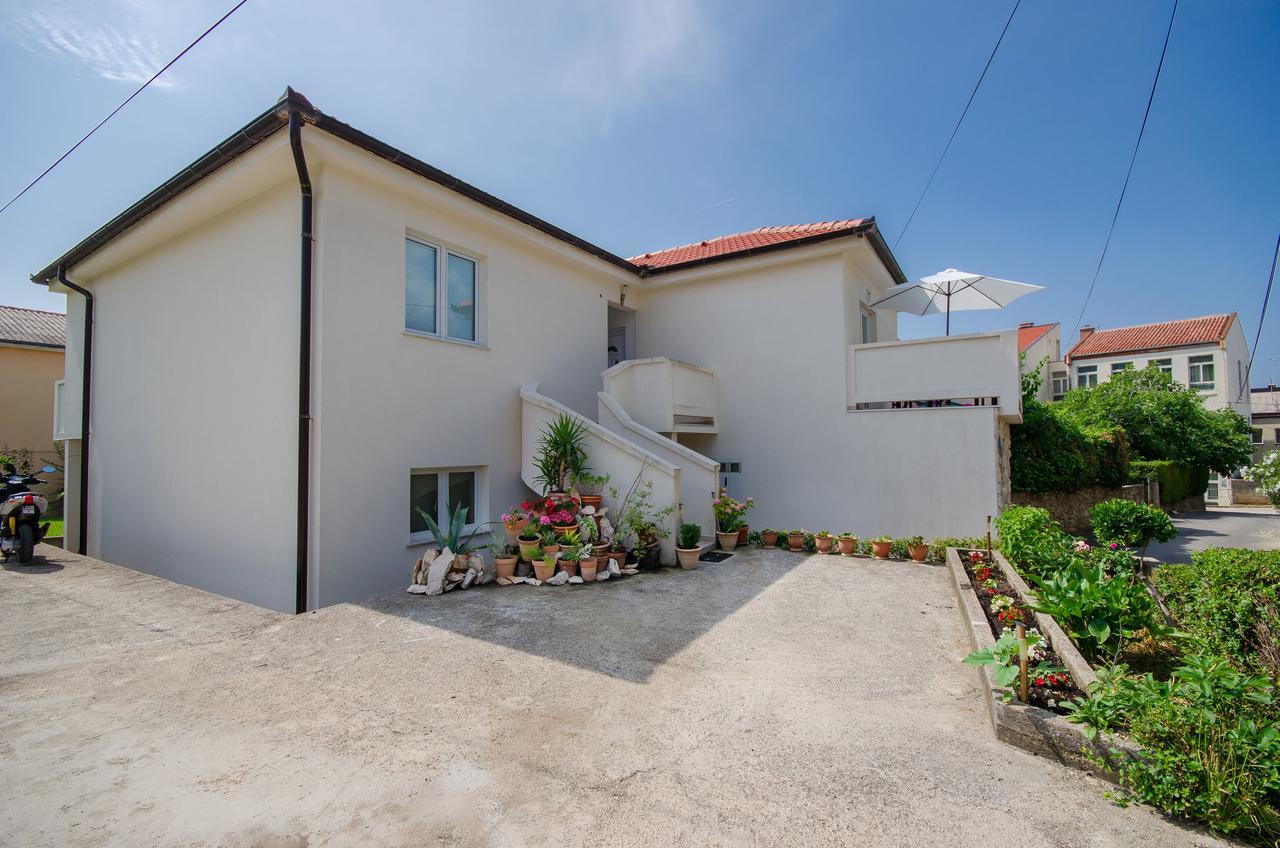 Apartments Toni Banjol Екстериор снимка