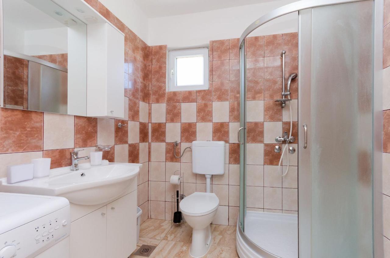 Apartments Toni Banjol Екстериор снимка