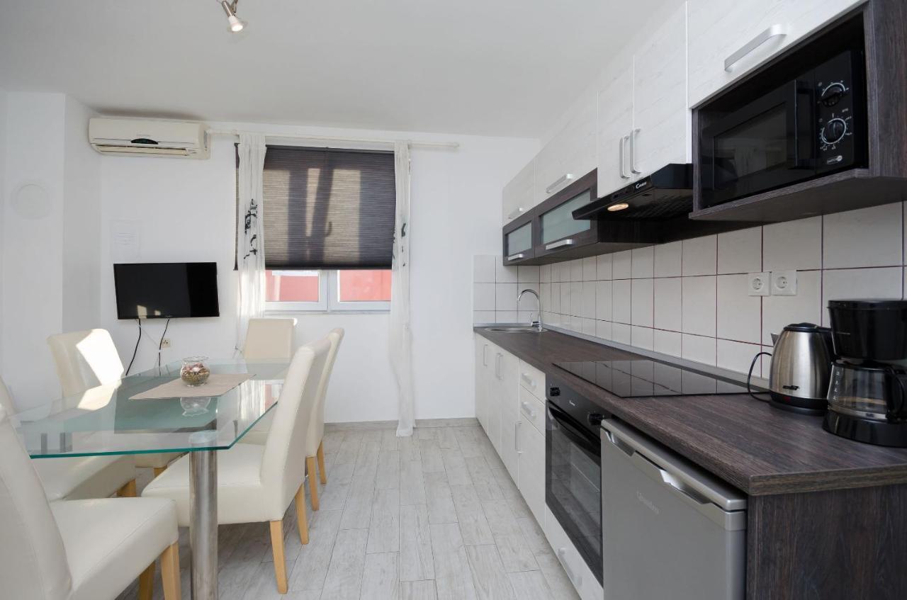 Apartments Toni Banjol Екстериор снимка