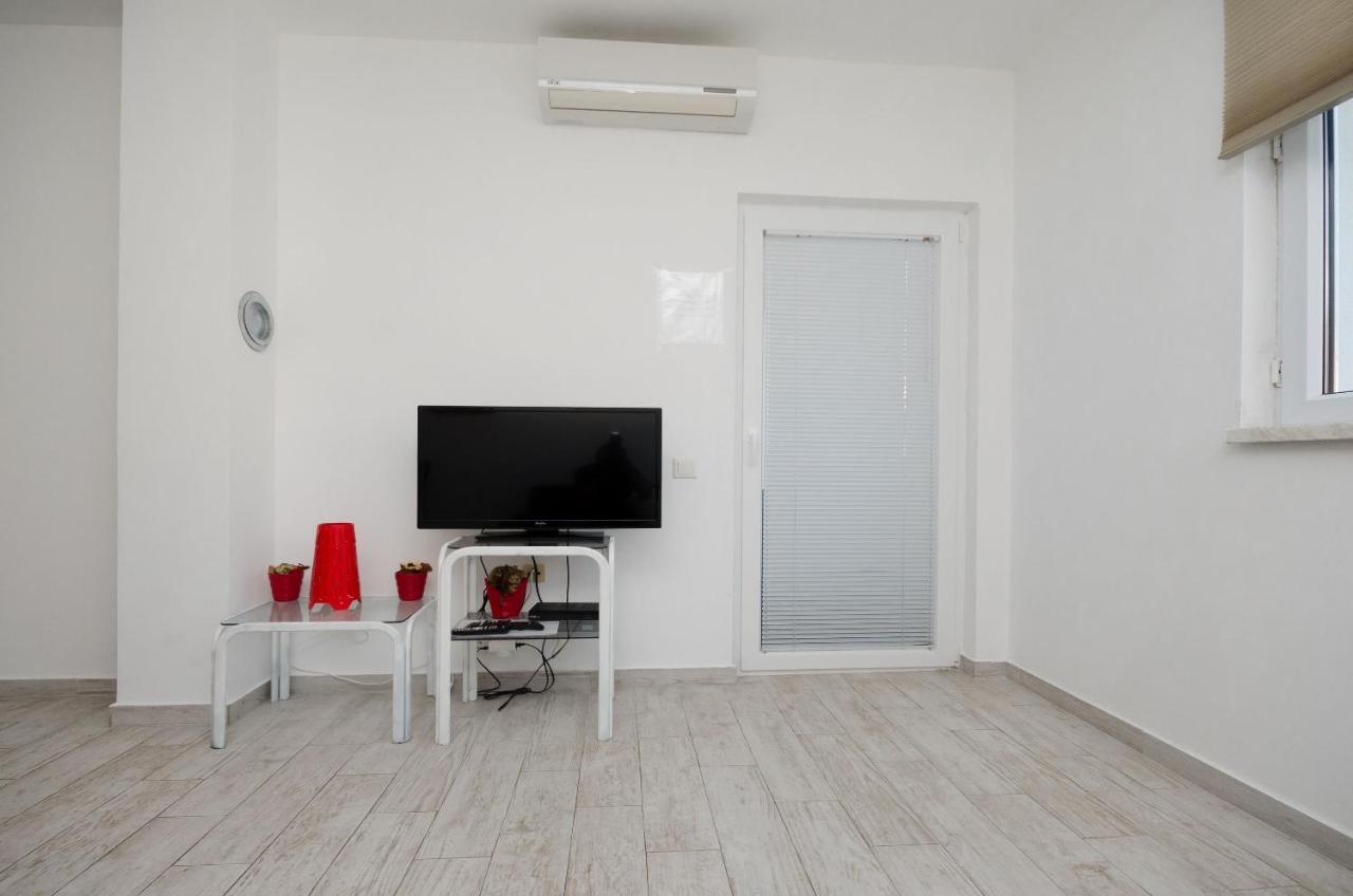 Apartments Toni Banjol Екстериор снимка